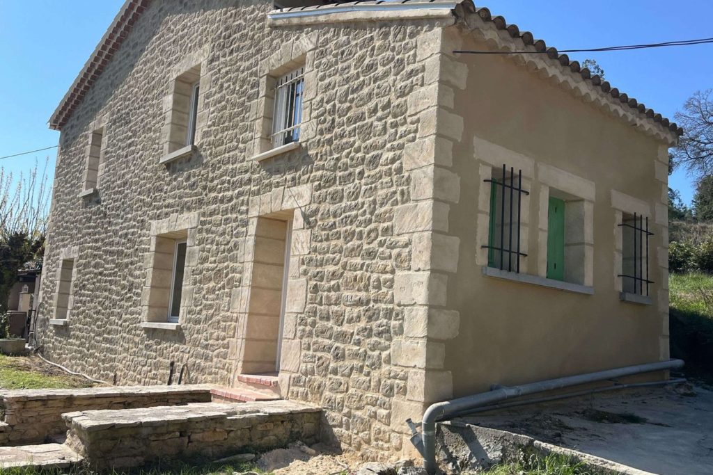 Maison après façade en enduit imitation pierre, Hérault
